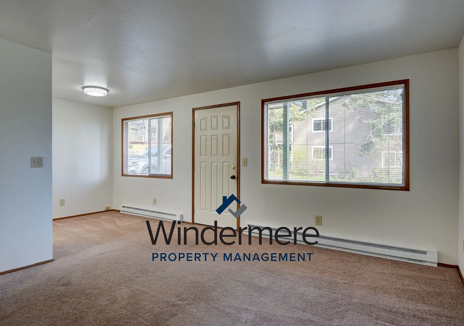 M1548: 865 N Oak Harbor St — Photo 4