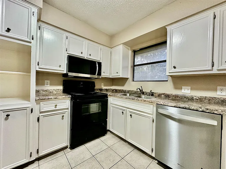 1611 Onion Creek Village Dr #A — Photo 12