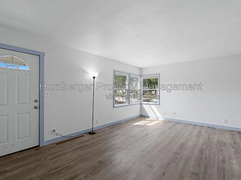 10106 N Wesley St — Photo 4