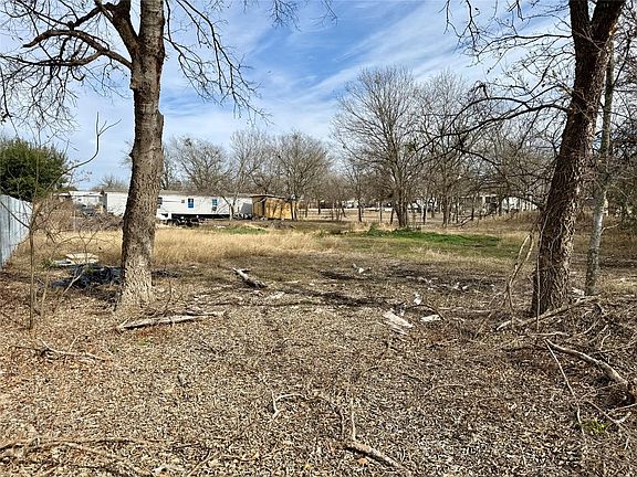 4th image of 330 Joe Robinson Dr