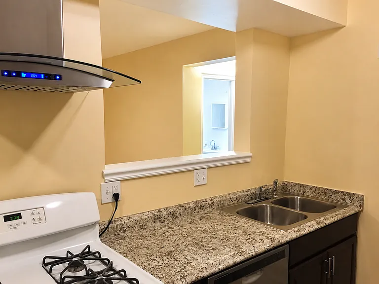 223 N Adams St — Photo 8