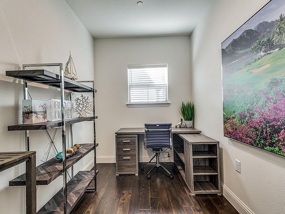 4th image of 1150 Foxglove Ln