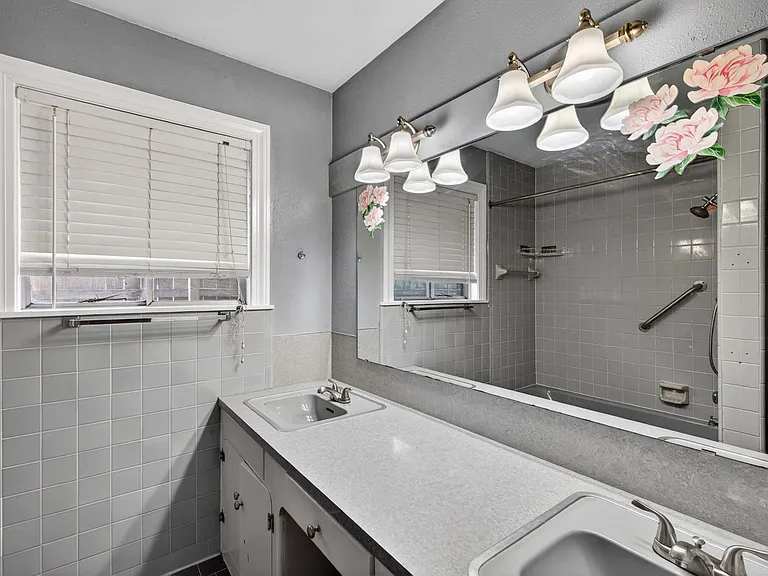 1911 Bermuda St — Photo 17