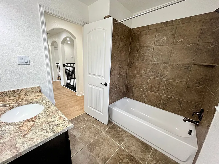 13724 Altamirano — Photo 25