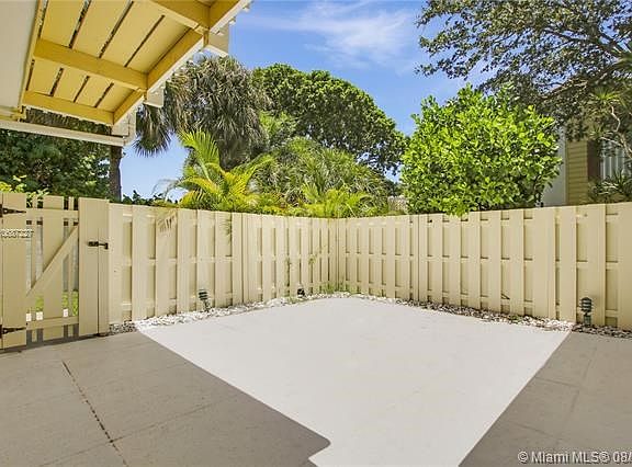 5th image of 158 Seabreeze Cir #158