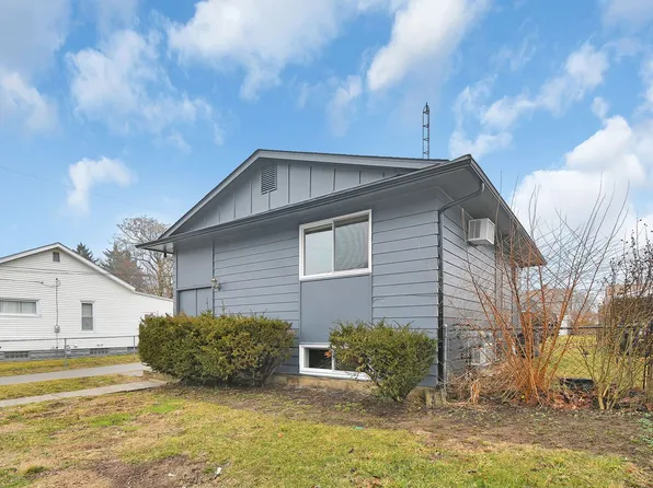 Freshly Renovated Duplex. Upstairs and Downstairs Units Available Now. Schedule a Schedule Today!, 80 N 23rd St #B, Newark, OH 43055