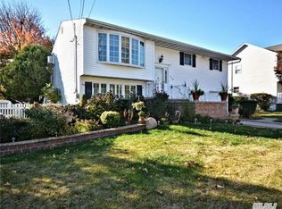 124 Utica St, Bay Shore, NY 11706