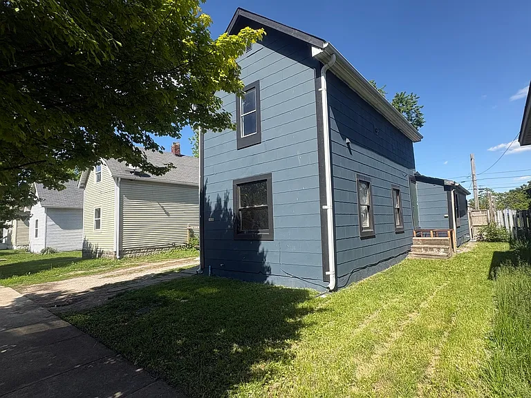 2221 Station St — Photo 1