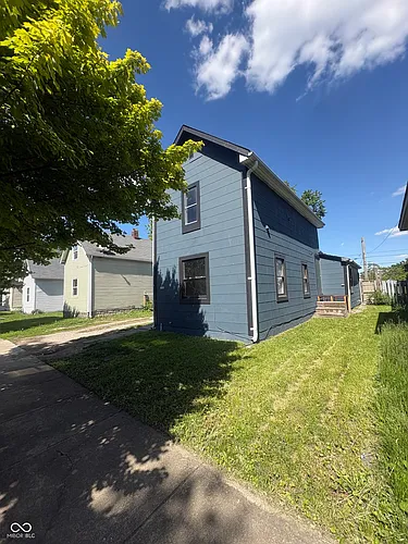 2221 Station St Photo 1