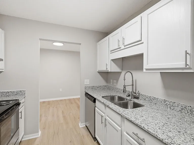 Englewood Apartments — Photo 8