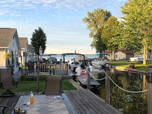 11540 W Shore Dr #B, Houghton Lake, MI 48629