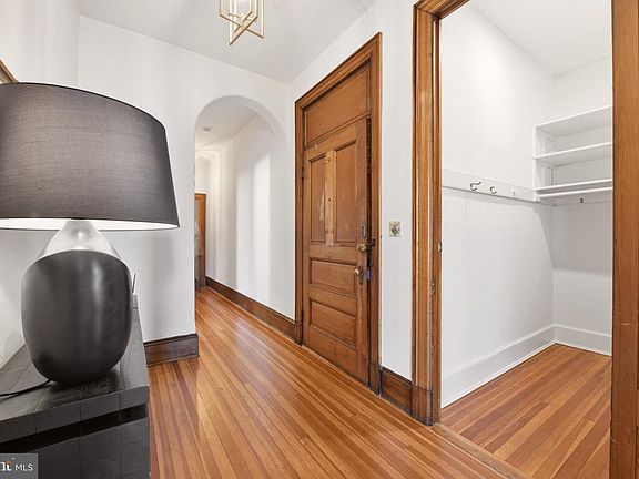4th image of 2220 20th St NW APT 33