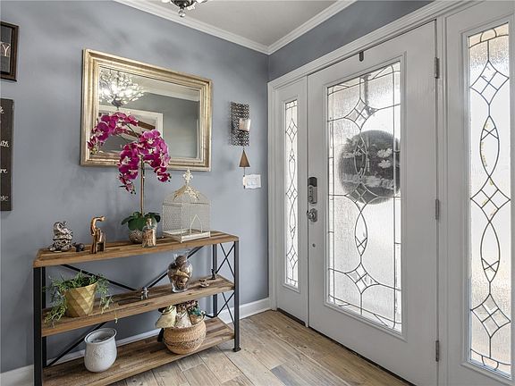 3rd image of 616 Leatherdale Rd