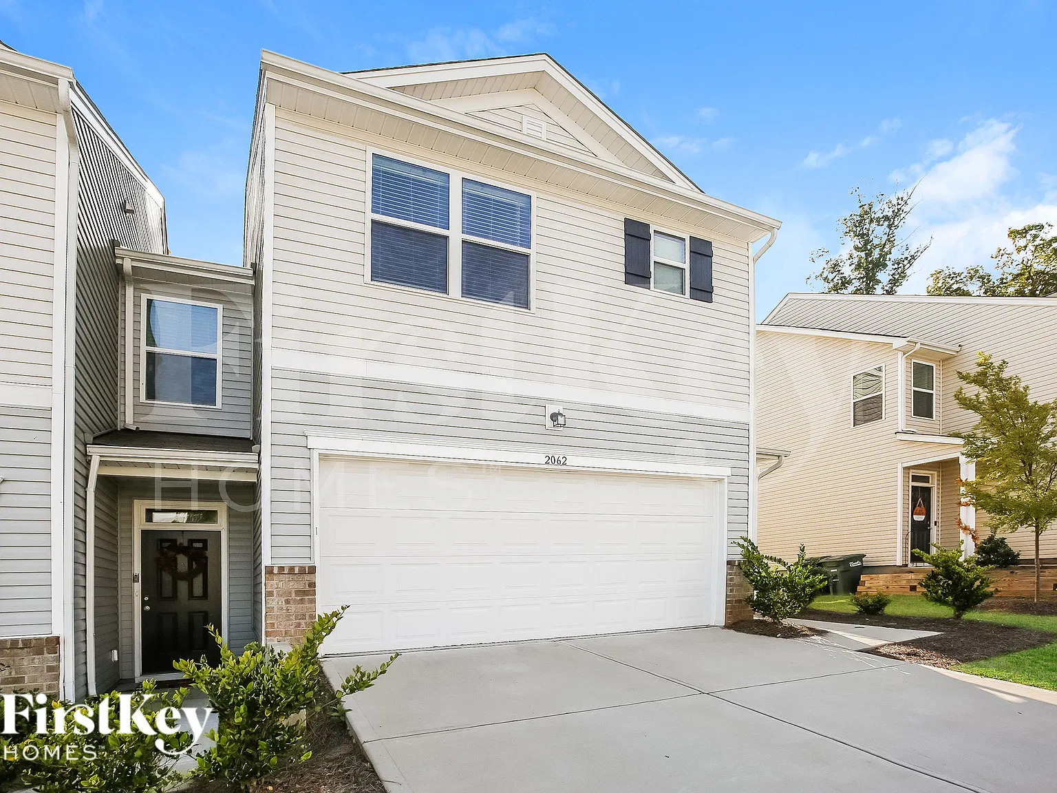 3 bed, 2.5 bath, 1817 sqft, $2,325 — Photo 2