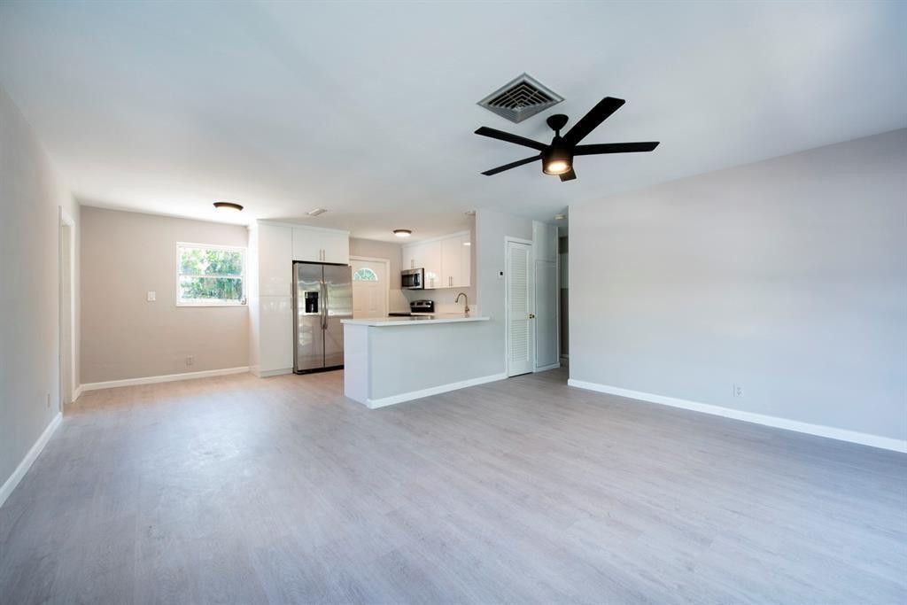 2380 NE 8TH Avenue, photo 6