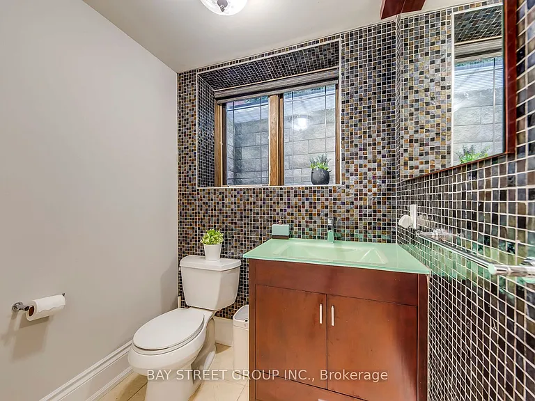 452 Avon Cres — Photo 47