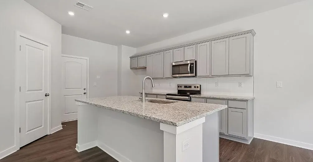 4 bed, 2.5 bath, 2097 sqft, $2,400 — Photo 4