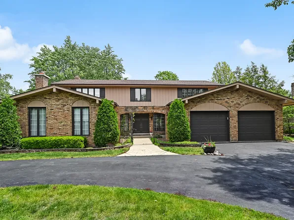 8417 Gleneyre Rd, Darien, IL 60561