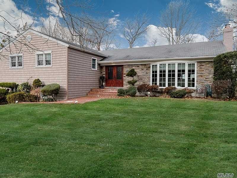1st image of 23 Lakeville Dr
