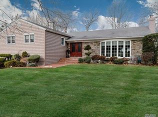 23 Lakeville Dr, Roslyn, NY 11576