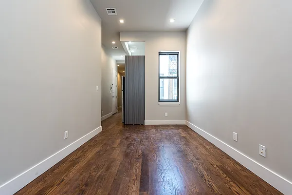 Rented by Nooklyn NYC LLC | media 12