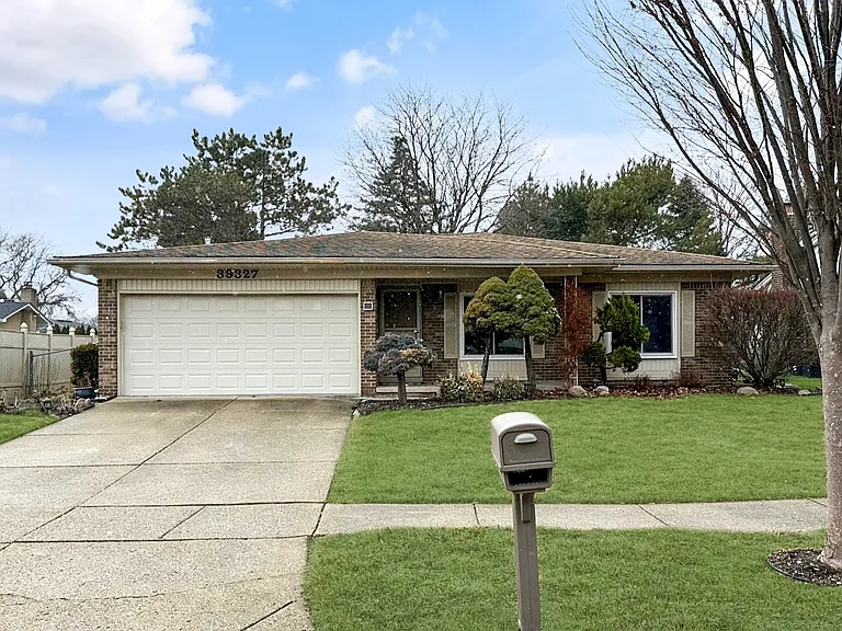 39327 Timberlane Dr — Photo 2