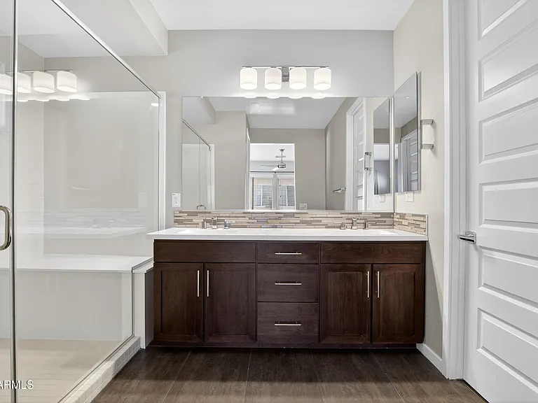 2350 W Gloria Ln — Photo 23
