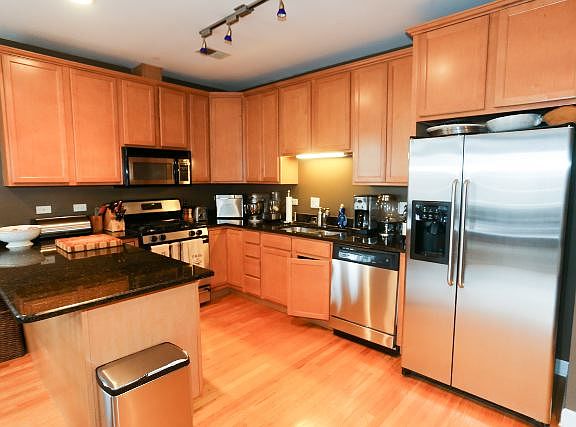 3rd image of 3655 N Southport Ave #N3