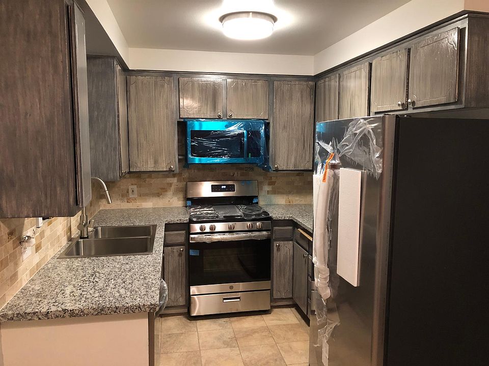 Kitchen with all new appliances!!