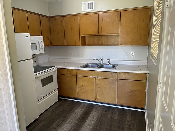 4th image of 1082 Orleans Ct