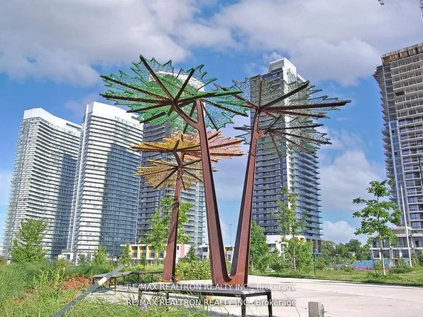 95 McMahon Dr #Townhouse 515, Toronto, ON M2K 0C2