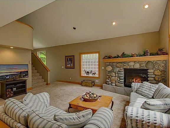3rd image of 899 Southwood Blvd #6