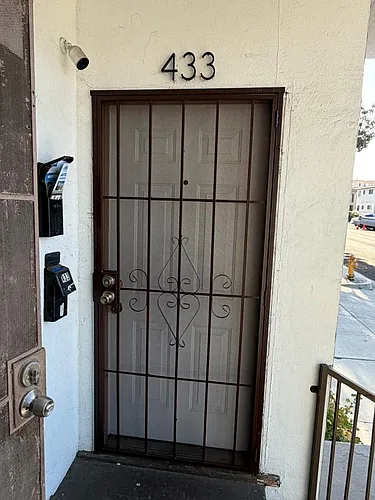 433 W 4th St Photo 1