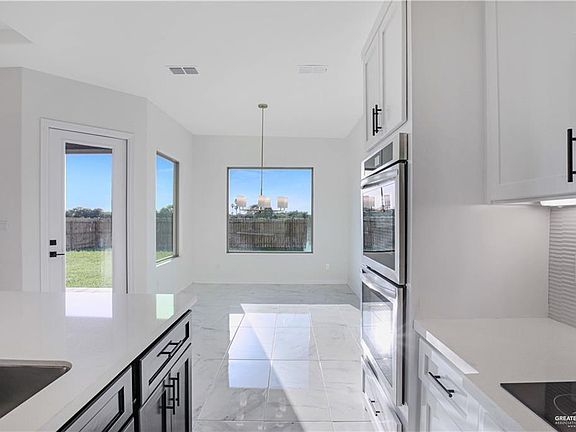 5th image of 3025 N Adler Ave