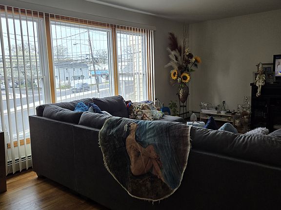 3rd image of 471 North Ave Floor 1