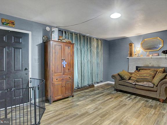4th image of 991 Laurich Dr