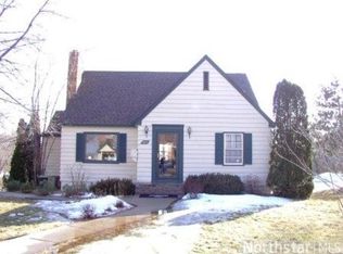 907 Main St NW, Elk River, MN 55330