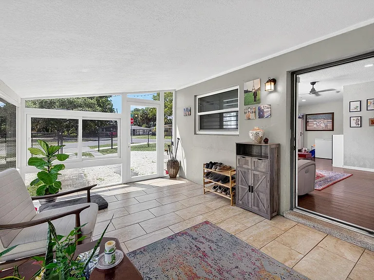 300 SW 25th Ave — Photo 7