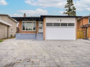 8 Simsbury Ct, Markham, ON L3R 3G7