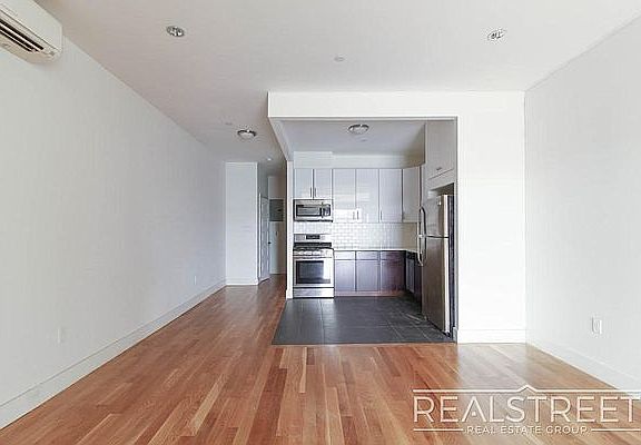 4th image of 9002 Queens Blvd APT 425
