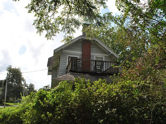 2nd image of 828 Ingleside Ave