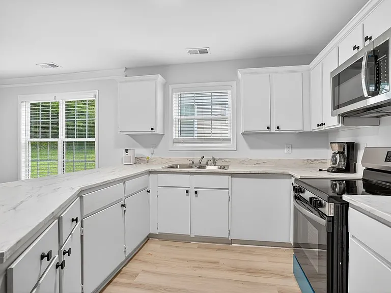 312B Louise Ln #B — Photo 7