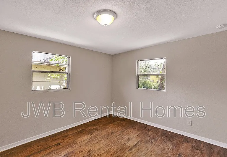 2262 Kingston St — Photo 9