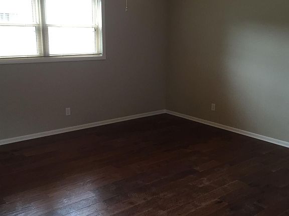 4th image of 2829 Bret Ave