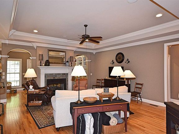 4th image of 2524 Woodhurst Dr SE