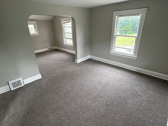 4th image of 12918 Ferris Ave