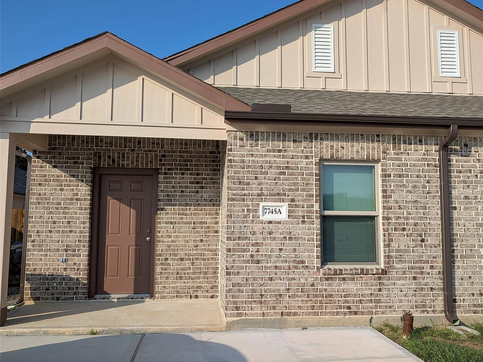 3 bed, 2.0 bath, 3668 sqft, $2,000 — Photo 2