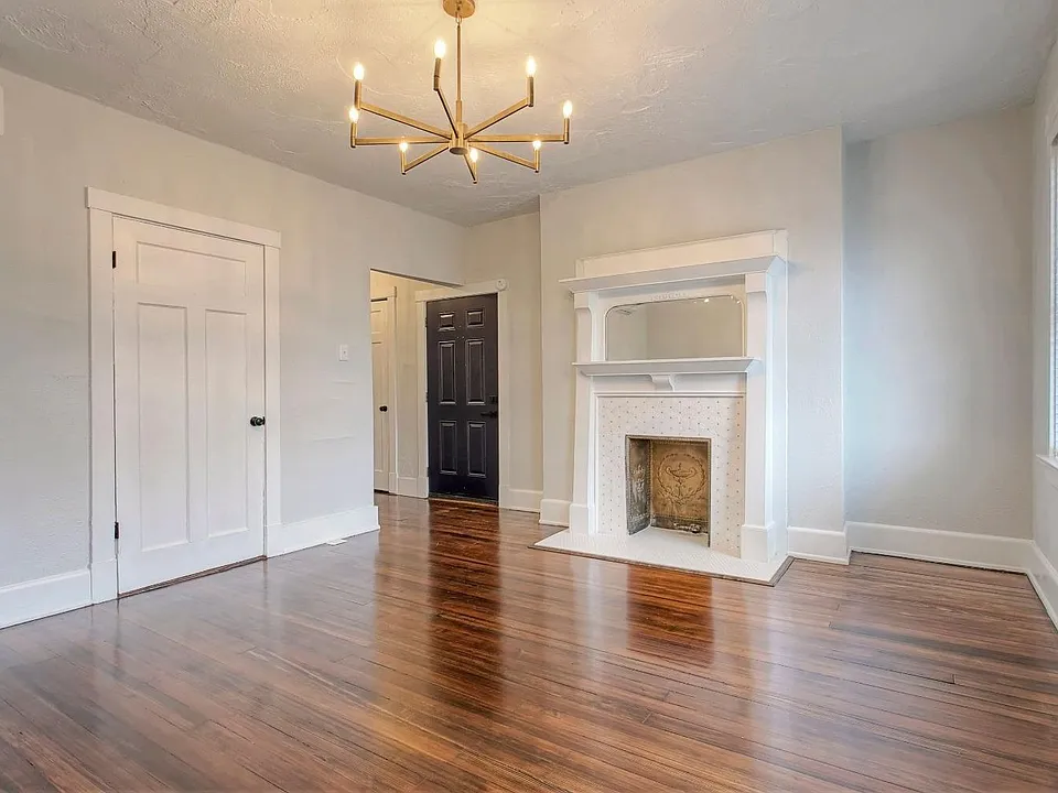 29 W McMillan St #6