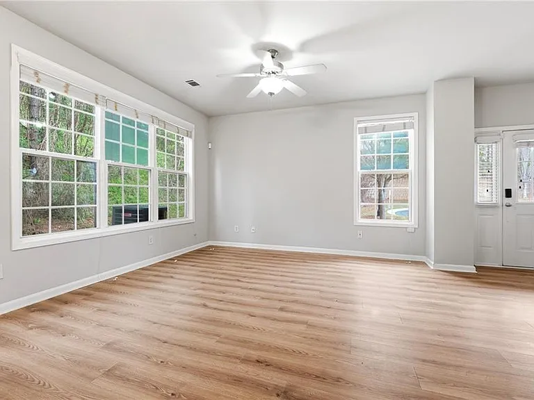1006 Ivydale Cir — Photo 5