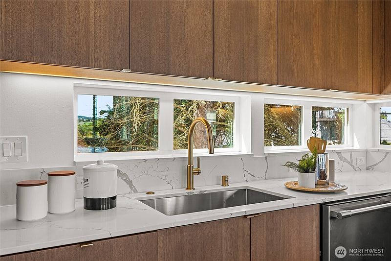 4th image of 2456 55th Avenue SW